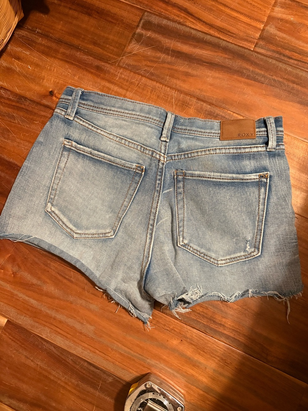 Roxy Distressed Denim Cutoff Shorts Women’s 11 High Rise Light Wash Y2K (1077)